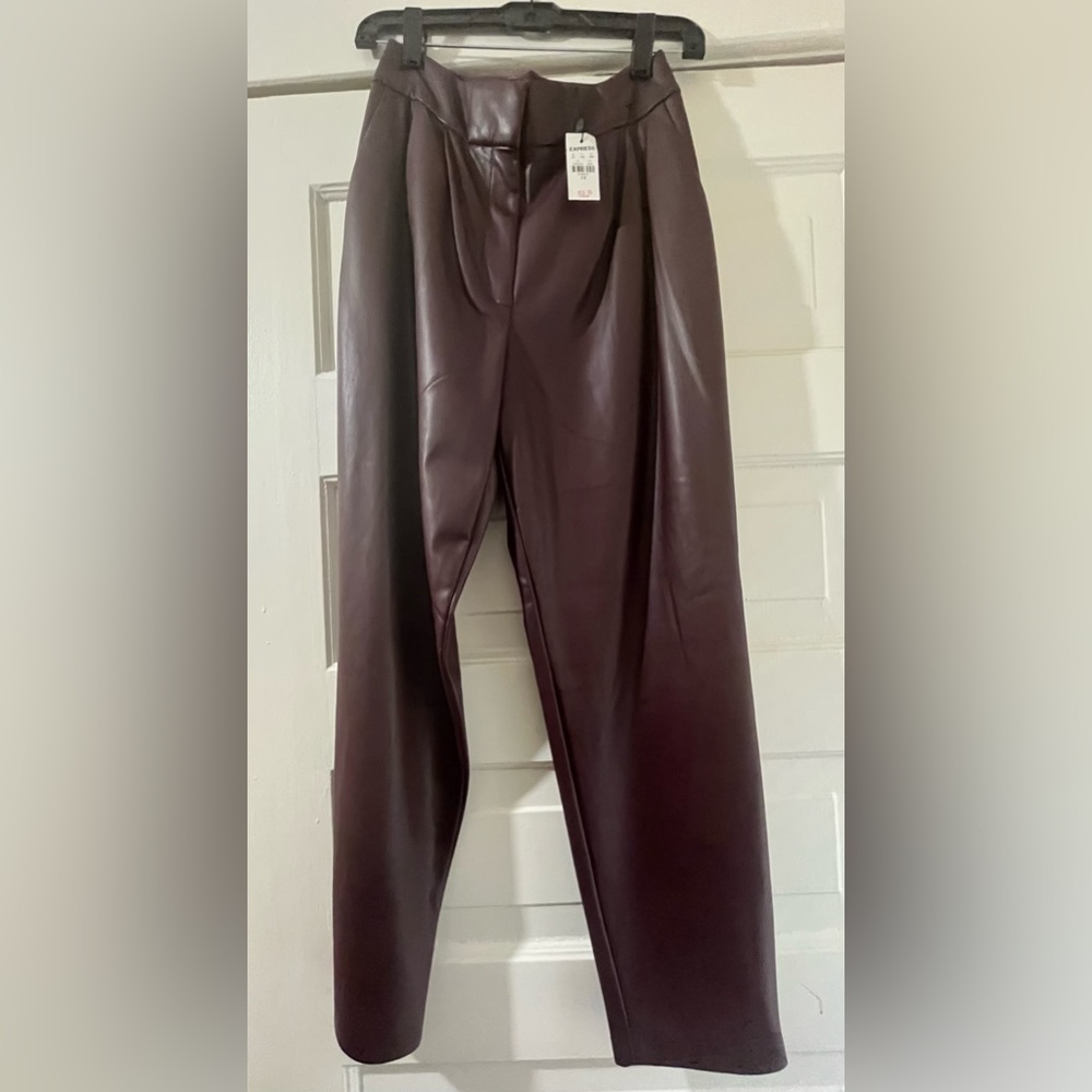 NWT Express Super High Waisted Faux Leather Pleated Ankle Pant
Dark Purple 2835